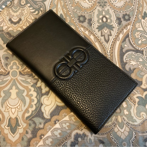 New Salvatore Ferragamo Gancini Nero Calfskin Pebble Leather Wallet Made Italy
